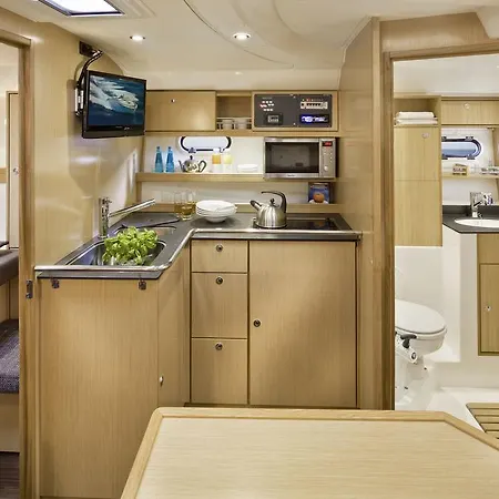 Bavaria 34 Sport 보트호텔 라바냐